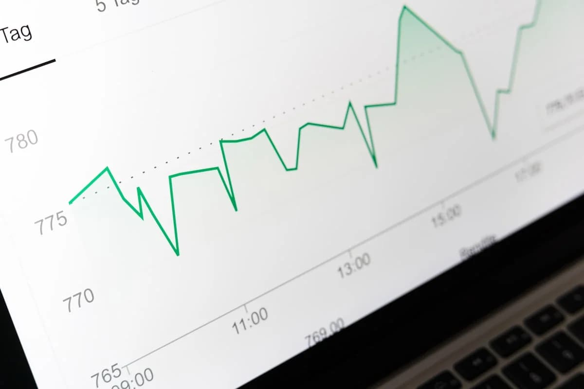 Data analysts reviewing organic traffic pipelines, metrics dashboards, and performance trends