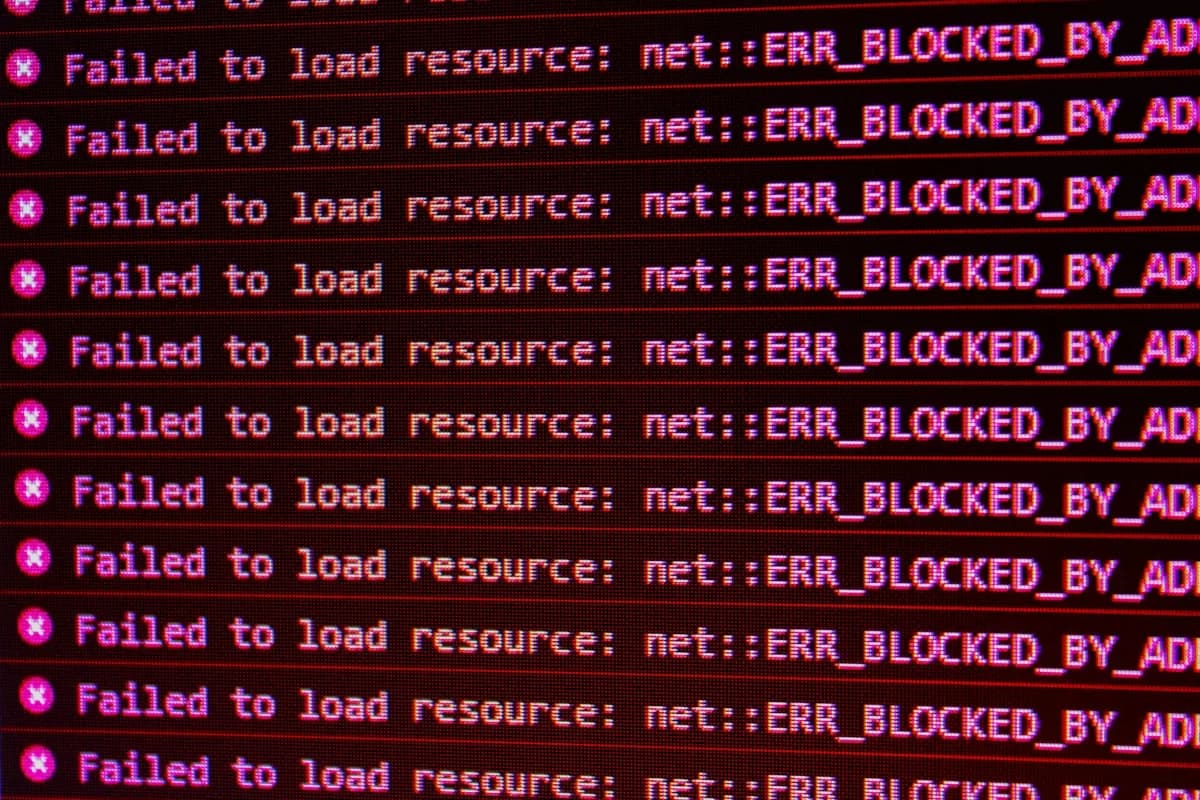 Lead engineers executing a step-by-step site migration checklist during evening domain cutover